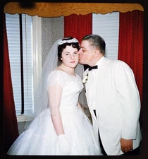 Father kisses Bride - 1960s WEDDING - Stereo Realist 3D slide Kodachrome #1223