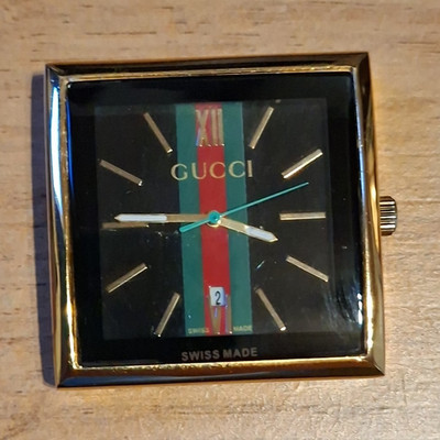 Gucci Herren Armbanduhr Swiss Made 11319 Quadrat Gold Edelstahl Datumsanzeige