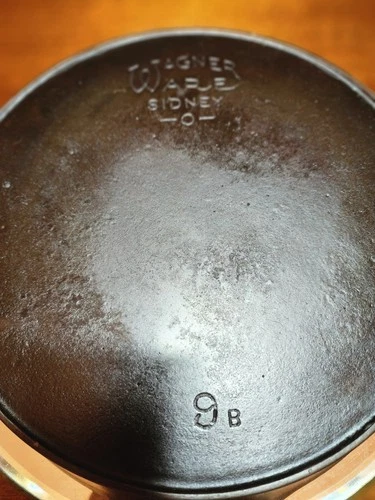 Near Perfect Vinatage #9 Wagner Cast Iron Skillet With Heat Ring
