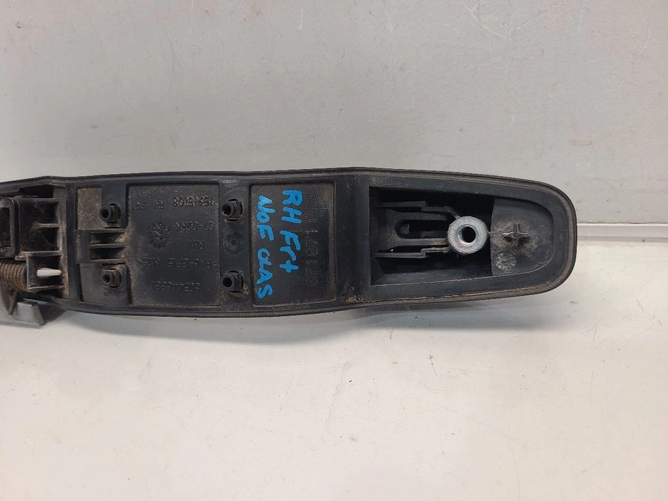 Chevrolet Silverado 1500 2008-13 pasajero manija exterior derecha con orificio para llave Foto 4 de 4