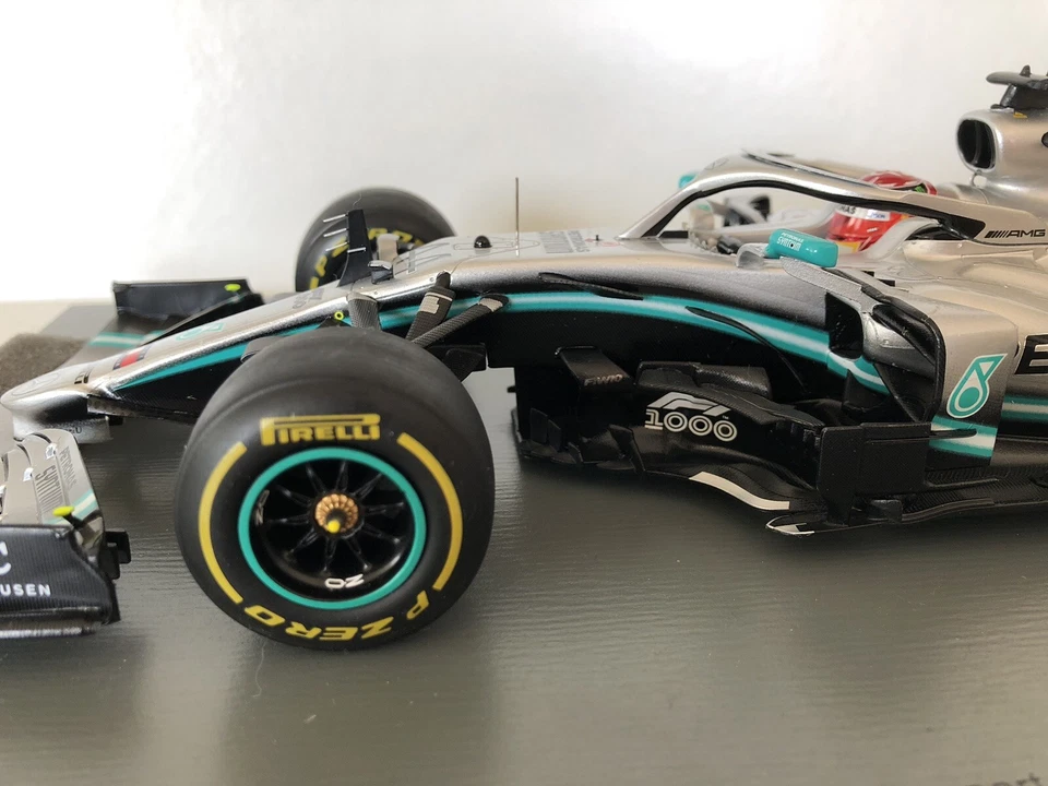 SPARK MODEL 18S450 Mercedes F1 W10 1000° Chinese GP 2019 Lewis Hamilton 1:18 - Immagine 4 di 4
