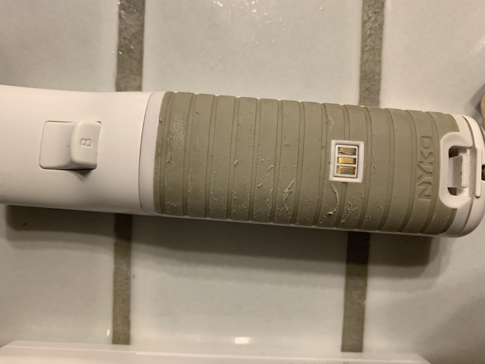 2 NYKO Nintendo Wii Remote Rechargeable Battery Cover Door W/ Batteries