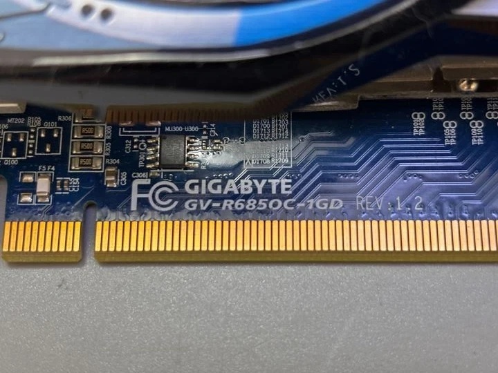 GIGABYTE ATI Radeon HD 6850 1GB Graphics Card GV-R685OC-1GD PCIe x16 - Image 2 of 4