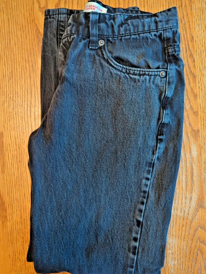 Jeans Levi’s 502 Regular Taper Talla 14 Reg 27x27 Negro Rojo Pestaña Usados en Excelente Condición Foto 4 de 4