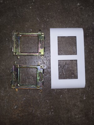 Plaque Triple Verticale Mosaïc Legrand 45 - Référence 750 23 (75023) - Occasion En Bon état De Fonctionnement