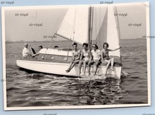 Hübsche Frauen auf Segelboot Jolle 1958 vor Pagensand - Elbinsel - Foto 10x7cm