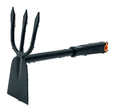 Fiskars Cultivator Hoe with Hanging Hole