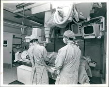 1981 Dr Kim Saal Doug Weaver Medical Center X Ray Equipment Artery 8X10 Photo