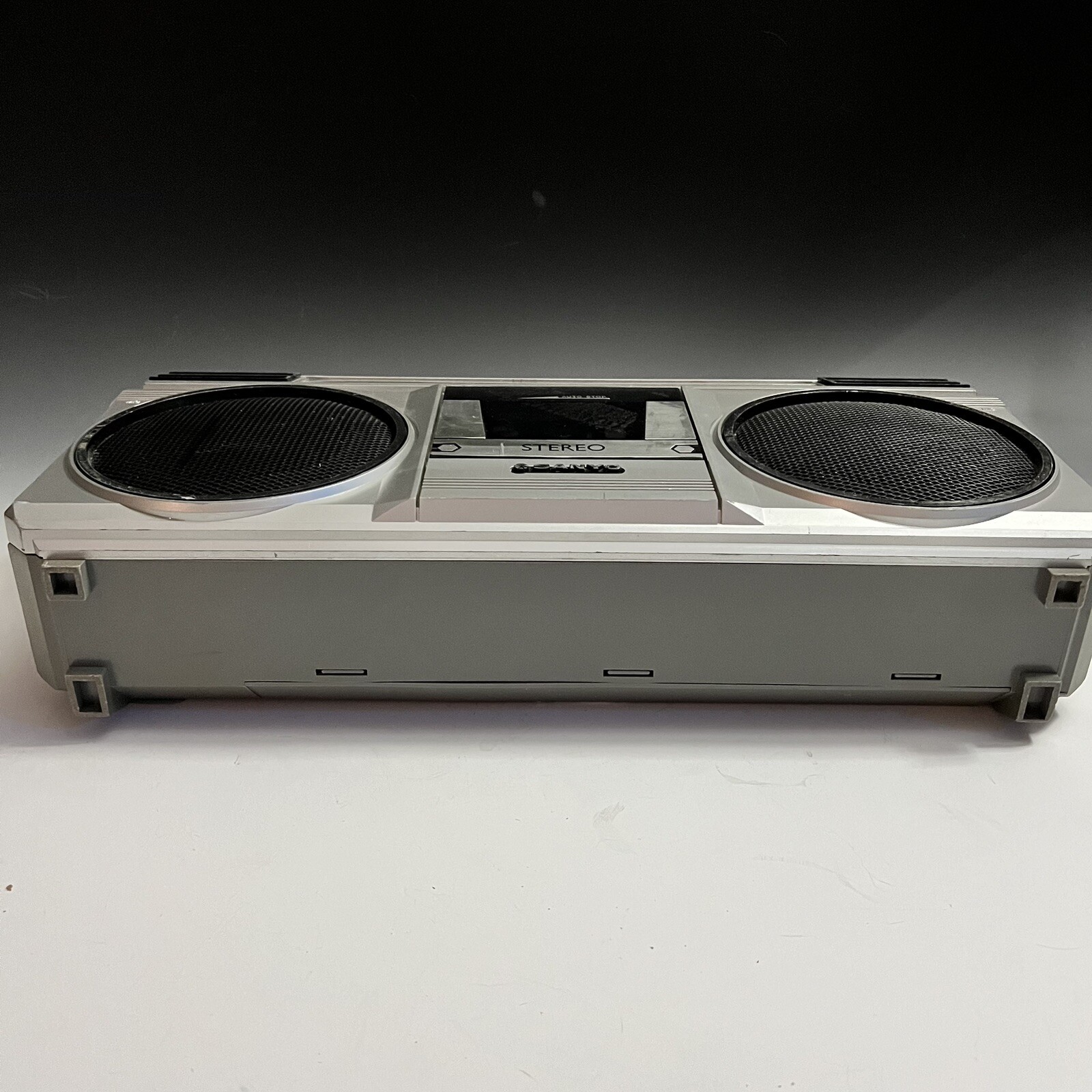 Vintage (1985) Sanyo Boombox Model # M9705 Cassette AM/FM Radio WORKS GREAT!