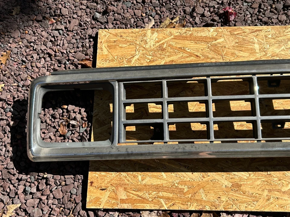 Ford Ranger Bronco II 1983-1988 - Parrilla delantera cromada XLT completa OEM Foto 3 de 4