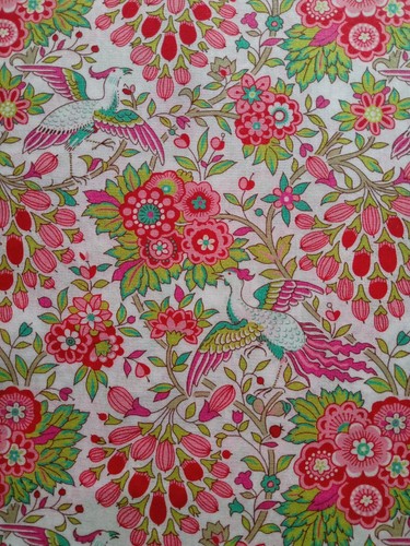 Remnant DANTE - birds & flowers - Liberty of London Tana Lawn approx 134 x 15cm - Picture 2 of 3