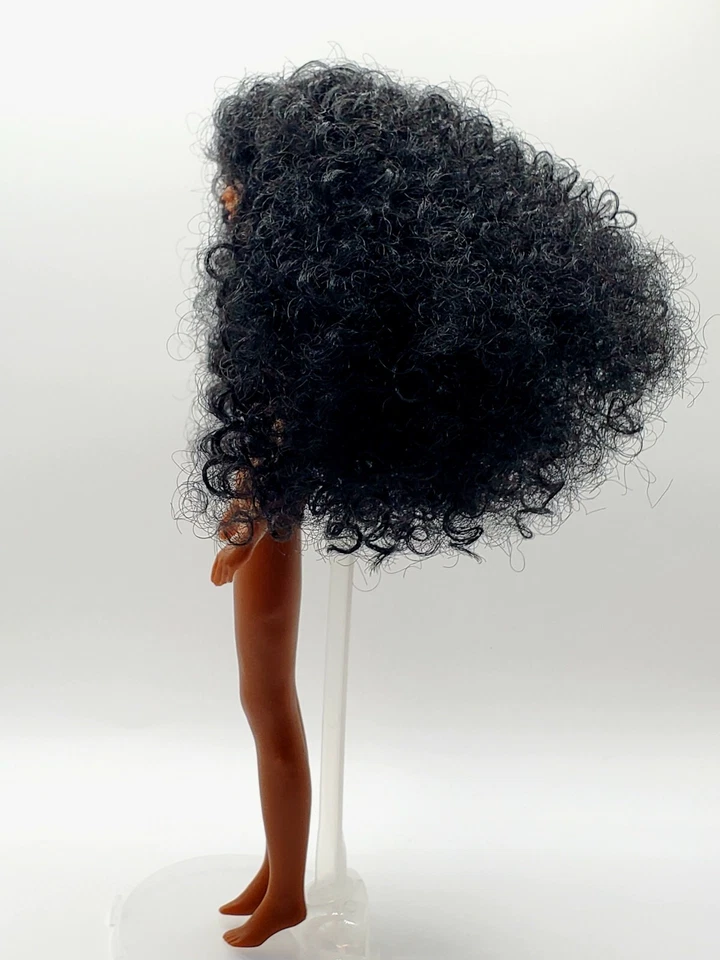 Muñeca Jody Ooak Ideal Negra/Afroamericana Foto 3 de 4