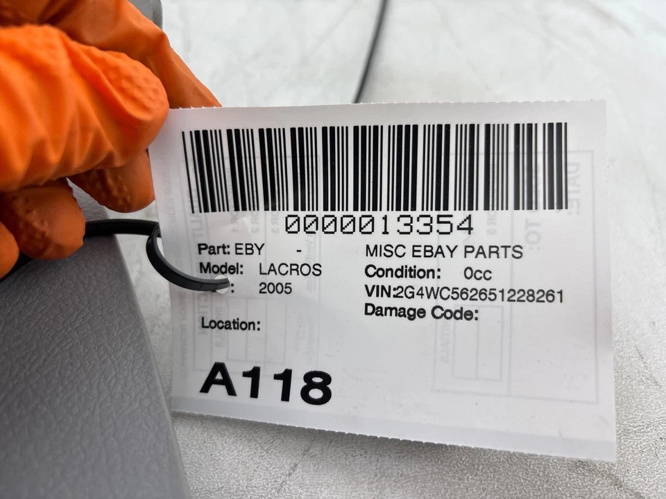 Buick Lacrosse 2005-2007 lado del conductor inferior pilar C Foto 2 de 4