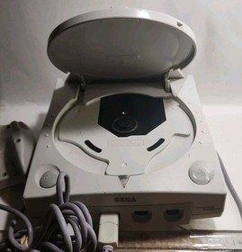 SEGA Dreamcast Console White HKT-3000 Console w/ 2 Controllers Powers On