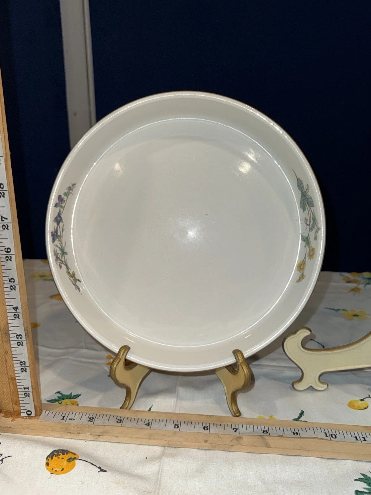 Woodhill Fine Bakeware Round Floral Serving Pie Plate Dish Microwave Oven Safe