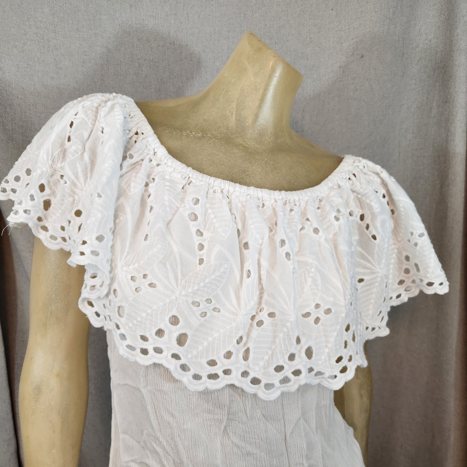 Solitaire Solid White Round Neck Flare Sleeve Eye… - image 2