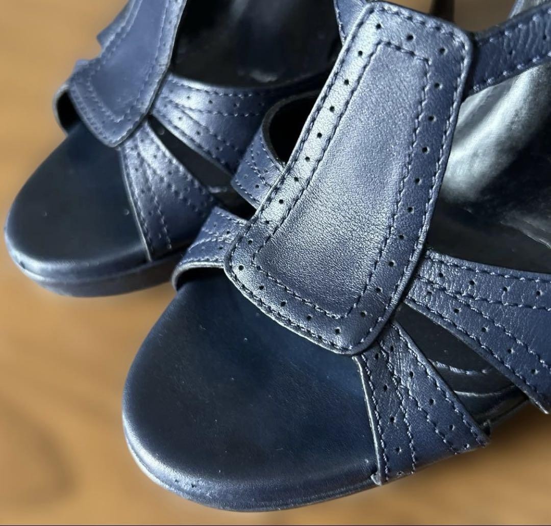 YSL Saint Laurent Sandalo con cinturino a T in pelle blu navy 38