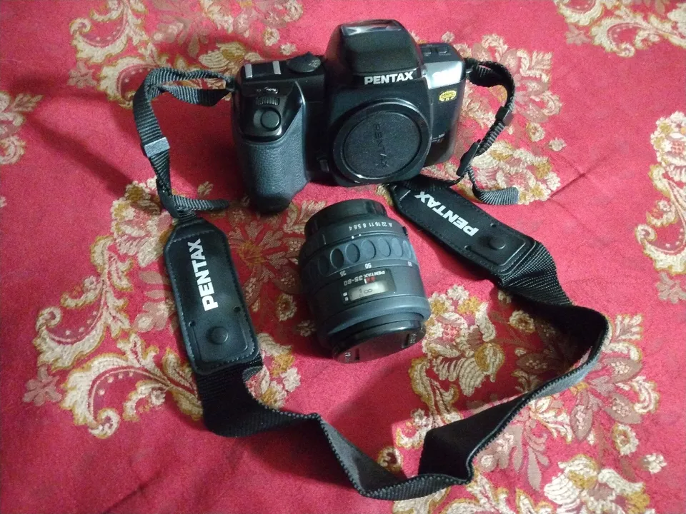 Pentax PZ-70 35mm Camera PENTAX 80MM LOOKS AND WORKS GREAT - Image 2 of 4