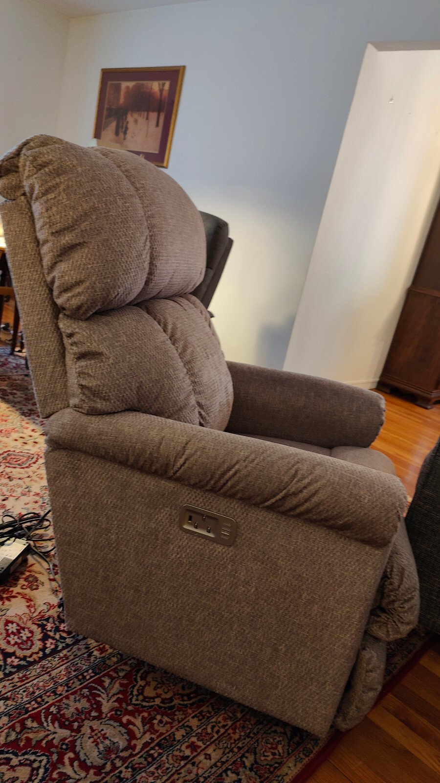 LaZBoy Pinnacle power recliner barely used (new August 2023) LOCAL