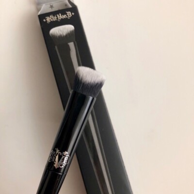 Kat Von D Lock-it Edge Concealer Brush #40 NEW BOX