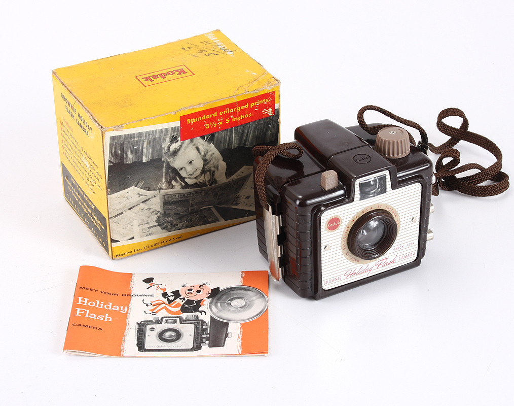 KODAK BROWNIE HOLIDAY FLASH, BOXED, BODY CHIPPED AND CRACKED