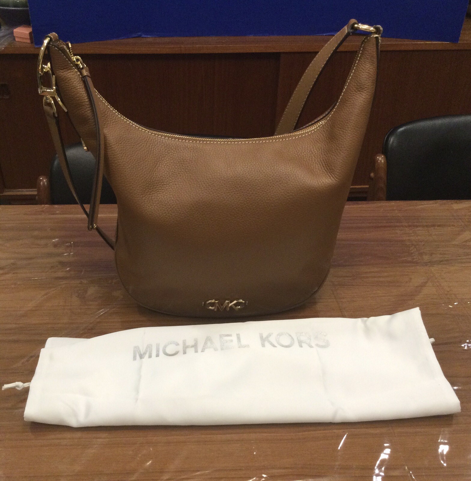 NWT Michael Kors Brown Izzy Large Pebbled Leather Shoulder Bag Or