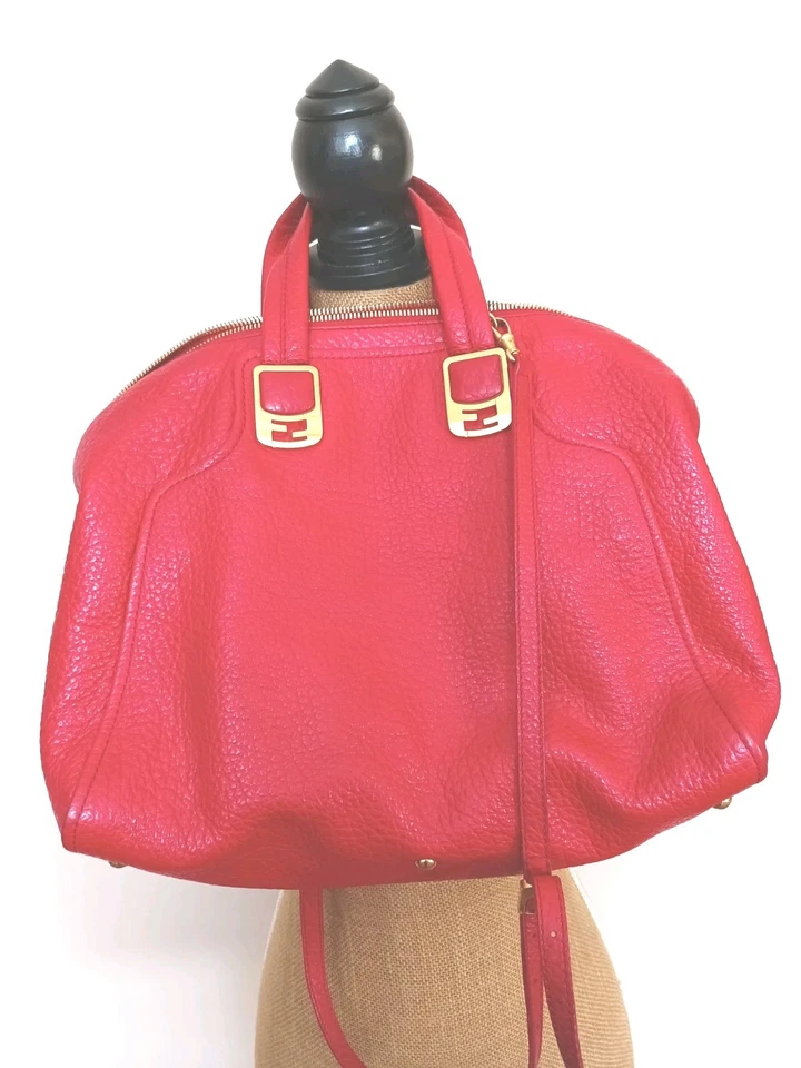 Bolso de cuero FENDI rojo camaleón texturizado de 2 vías con herrajes dorados 8BL114-HXE  Foto 2 de 4