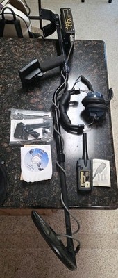 Whites DFX Spectrum E Series Metal Detector kit. chargers and battery included. 