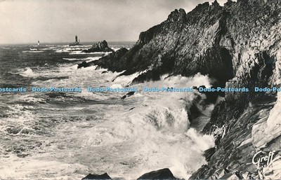 R033061 En Bretagne La Pointe du Raz et le Phare de la Vieille Greff RP