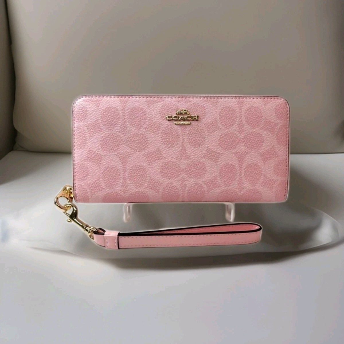 COACH Light Pink Signature Logo Long Wallet Round Zip Very Rare
