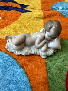Lladro Figurine model# 4670 "Baby Jesus" Retired 2002/ NO Box