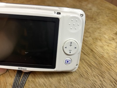 Nikon COOLPIX S30 10.1MP Digital Camera - White TESTED Working