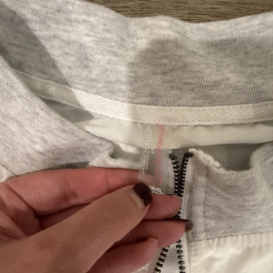 Colete Free People Movement Present Moment Branco Cinza Urze Tamanho Pequeno Feminino’ - Imagem 3 de 4