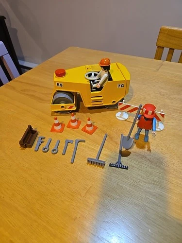 Playmobil Steam Roller with Construction Workers And Tools Vintage 1981 #3533