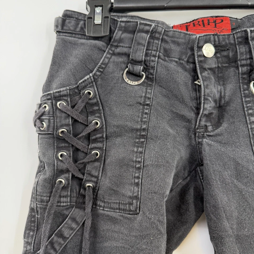 Pantalones Cortos Capri Y2K Tripp NYC Bondage Negro Plata De Colección Hot Topic Hasta la Rodilla 7 Foto 2 de 4