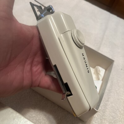 小物 hi Singer Pro Buttonholder Slant Needle Zig-Zag Sewing Machines No