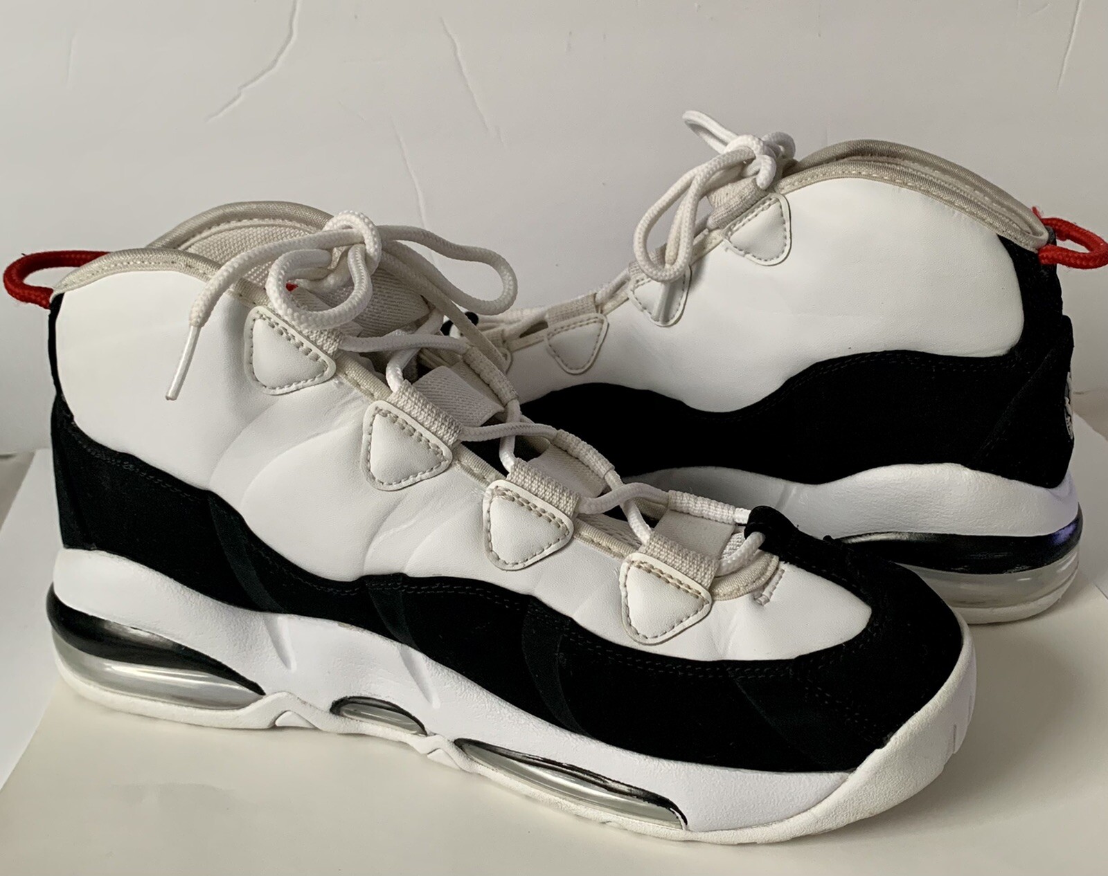 nike uptempo 95 black and red