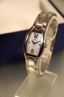 Candino Damen Armbanduhr Titan m Perlmutt Zifferblatt Neu aus Geschäftsauflösung