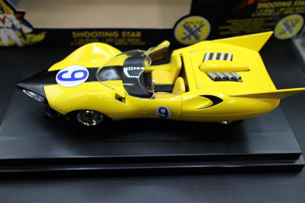 ミニカー 2003 1/18 ERTL Speed Racer Shooting Star Auto World 1:18 Speed Racer Shooting Star with Racer X