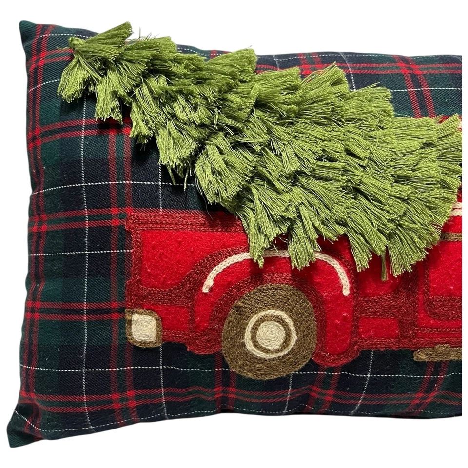 "Camión rojo de granja de Navidad cuadrado de San Nicolás con almohada de árbol 19x11""" Foto 2 de 4