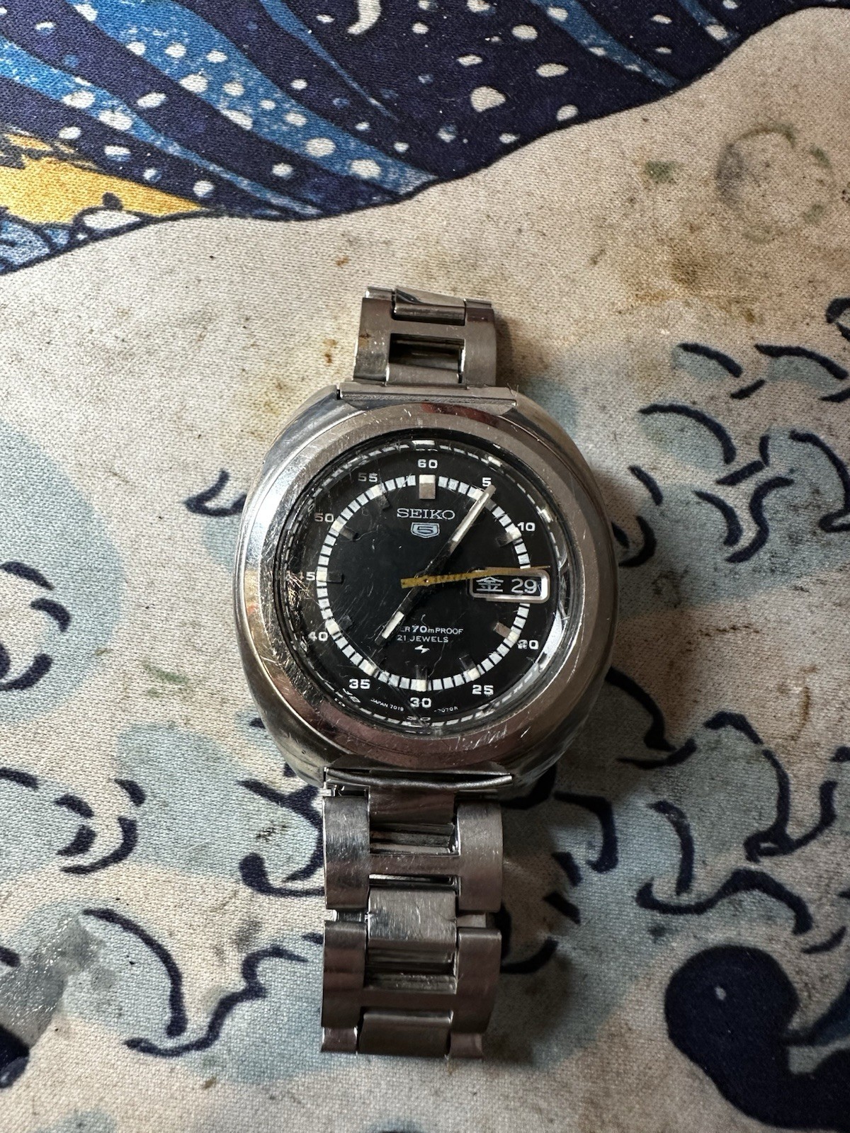 used SEIKO scratches, vintage, minor 5 Watch, Men's, Automatic SPORTS 7019 - VintageWatches.PK used SEIKO scratches, vintage, minor 5 Watch, Men's, Automatic SPORTS 7019 - vintagewatches.pk