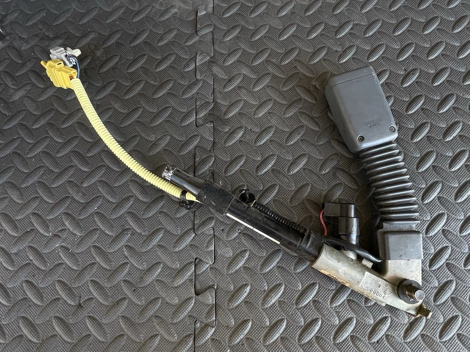 HONDA ELEMENT 2003-2006 DELANTERO IZQUIERDO LADO CONDUCTOR CINTURÓN SEGURIDAD HEBILLA PRETENSOR Foto 3 de 4