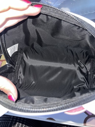 crème shop hello kitty makeup bag - Picture 4 of 5