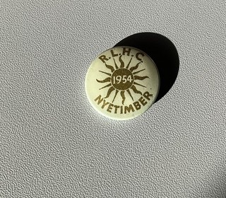RIVIERA LIDO HOLIDAY CLUB BOGNOR REGIS RLHC NYETIMBER 1954 VGC VINTAGE BADGE