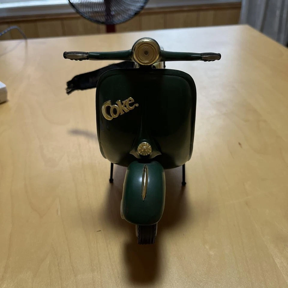 Vintage Coca-Cola 1995 Verde Diecast Vespa Scooter Coleccionable Modelo de Exhibición Foto 3 de 4