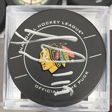 Jonathan Toews Signed Chicago Blackhawks Hockey Puck – JSA Authenticated