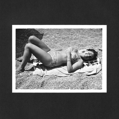 Frau Sonnenbad Lächelnder Sand Bronze - Vintage Foto Snapshot