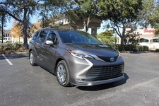 2022 Toyota Sienna PLATINUM AWD ENTERTAIMENT FULLY LOADED. HARD TO FIND
