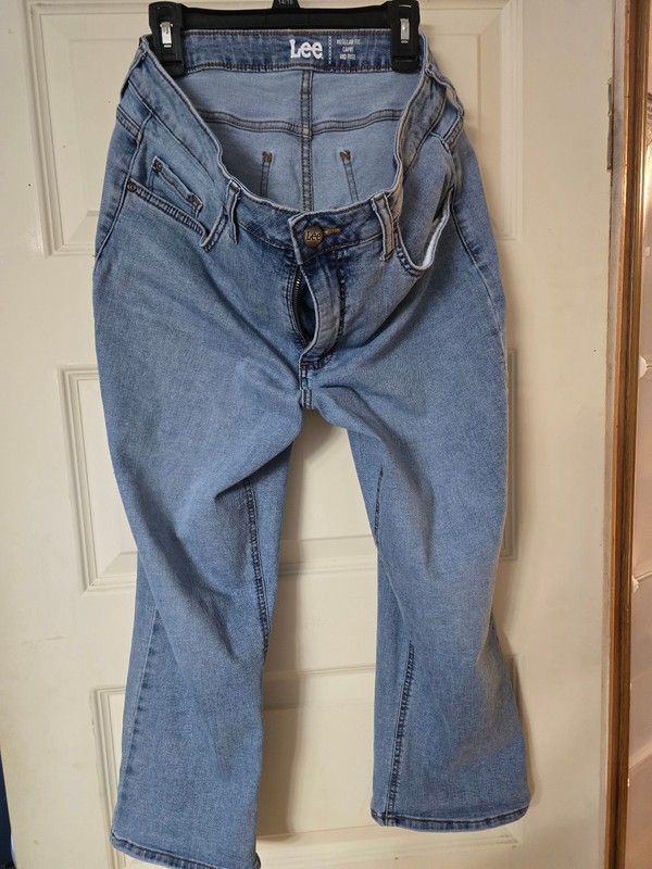 Lee Women's Regular Fit Capri Mid Rise Size  12 M