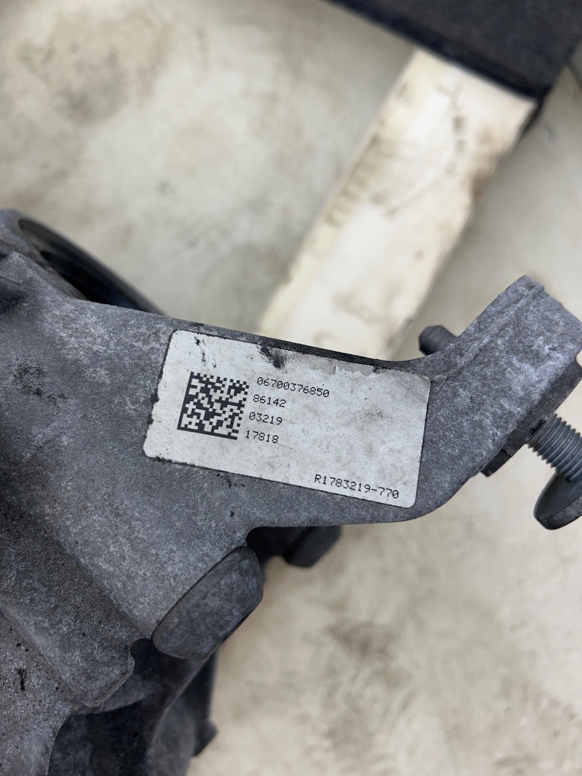 2017-2020 MASERATI LEVANTE 3.0L REAR DIFFERENTIAL AXLE CARRIER *62K* 06700376850